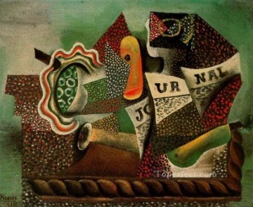 Naturaleza muerta con fruta de cristal y periódico 1914 Pablo Picasso Pinturas al óleo